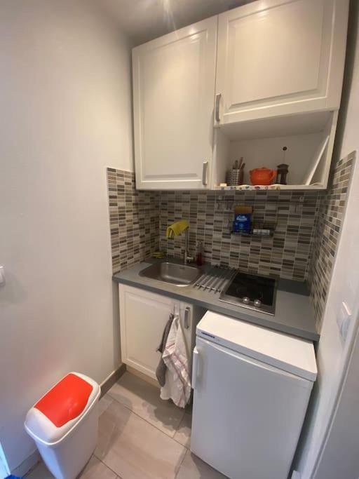 Small Studio Near Eiffel Tower Paris Luaran gambar
